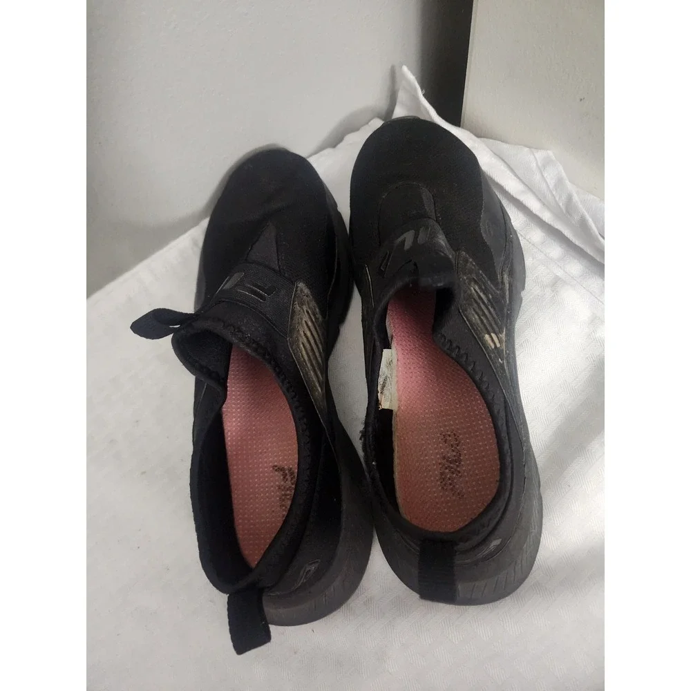 Fila Mens Slip On Mesh Athletic Sneakers Triple Black Size 8.5 Running Shoes